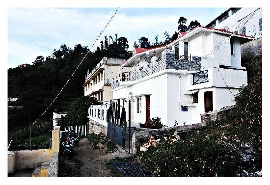 B’s Hive: A Scenic “Bangla-Style” Sanctuary in Moonjikal | Room Cost Starts From ₹1,823