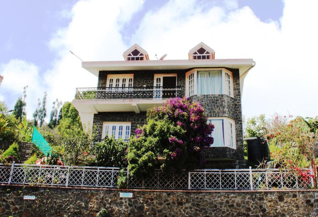 Hotel Temple Towers: A Quiet Mountain Escape in Naidupuram