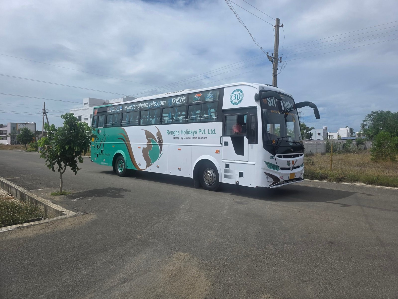 Luxury ac bus rental in dndigul 